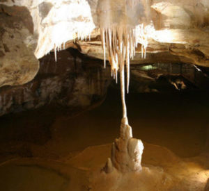 L Ostal de Benjamin p944-grotte-de-Lacave-750x459-6