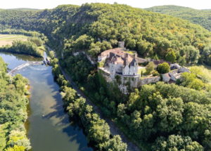 L Ostal de Benjamin Vue aérienne du Château de Cénevières